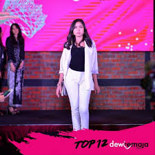 Pelakon dan pemenang dewi remaja 2019, shaza bae mahu merebut pelbagai peluang dalam industri hiburan selagi berkesempatan. Awek Fell Down 3 Times At Catwalk Dewi Remaja 2019
