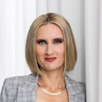 Amanda Lowry's Instagram, Twitter & Facebook