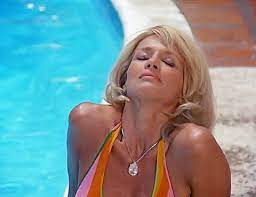 Angie Dickinson in #PoliceWoman as Pepper Anderson! Circa 1974 👙🌞 #seventiessummer #angiedickinson #pepperanderson #bikini #babe #70s #70sicon #riobravo #dressedtokill #samwhiskey #summerbabes #spicy #cleavage #70sstyle