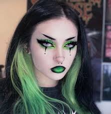 Amanda Abrahamson (mandaraeabraham)