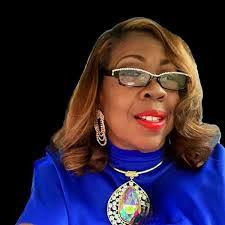 Lynette Rowan's Instagram, Twitter & Facebook