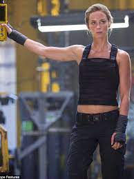 Presently, her net worth is estimated to be around $16 million. 8 Emily Blunt Ideen Filme Kino Emily Blunt