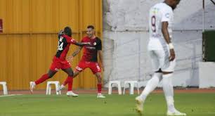 Zorlu mücadele de hatayspor ile gaziantep fk maçı 15 mayıs cumartesi günü saat 18:00'de başlayacak olan maçı hakemi serkan tokat yönetecek. Vdj1180hikunam