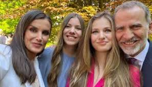 El significado del look 'low cost' de la princesa Leonor que agotó sus  ventas