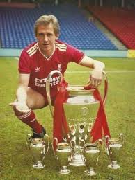 Phil Neal, nay đã 74 tuổi. Ông đã giành được gần như mọi danh hiệu cùng với đội bóng Liverpool bất khả chiến bại.