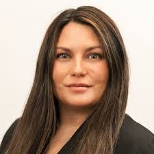 Lauri Oneil's Instagram, Twitter & Facebook