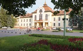 Csongrád is maybe is the most 'french' city in the country and has a mediterranean atmosphere. A Csongradi Koros Torok Tengerpartnak Se Rossz Turista Szalami