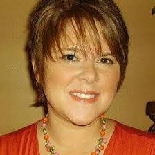 Lisa Edinger's Instagram, Twitter & Facebook