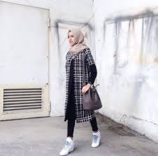 Dengan model gamis atau long dress asal menutup aurat. 45 Fashion Untuk Wanita Gemuk Dan Pendek Berhijab Yang Populer