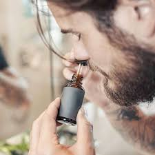 Dick Johnson Bartöl Snake Oil 50ml: Mache deinen Bart weich & pflege deine  Haut