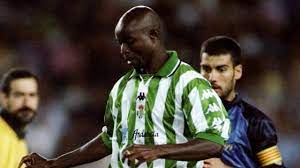 Nunca supimos muy bien si era george finidi o finidi george, pero el orden de los factores no alteraba el producto. Finidi Guepardo Con Sombrero Panenka