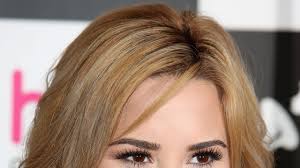 Teen vogue covers the latest in celebrity news, politics, fashion, beauty, wellness. Would You Have Thought To Put These Eye Makeup Colors Demi Lovato Is Wearing Here Together Glamour