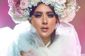 وسيدة تجري وراء شخص من الحضور بالافينيوز 😧 لاتنسو. ÙŠØªØ§Ø¨Ø¹Ù‡Ø§ Ù…Ù„Ø§ÙŠÙŠÙ† ÙˆÙ…ØªÙ‡Ù…Ø© Ø¨ØºØ³ÙŠÙ„ Ø§Ù„Ø£Ù…ÙˆØ§Ù„ Ù…Ù† Ù‡ÙŠ ÙØ±Ø­ Ø§Ù„Ù‡Ø§Ø¯ÙŠ Ø§Ù„ÙØ§Ø´Ù†ÙŠØ³ØªØ§ Ø§Ù„ÙƒÙˆÙŠØªÙŠØ© Ø§Ù„Ù…ØµØ±ÙŠ Ø§Ù„ÙŠÙˆÙ…