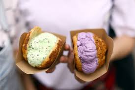 Hokkaido ice cream puff ni dekat dengan gerbang malam ipoh dan sangat senang nak cari. Hokkaido Ice Cream Puff Singapore Freshly Baked Puff With Fat Scoop Of Ice Cream At Haji Lane Danielfooddiary Com