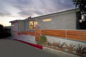 Bukan hanya simpel, namun juga pas untuk segala ukuran. 13 Desain Pagar Rumah Mungil Yang Cocok Untuk Hunian Kaum Milenial