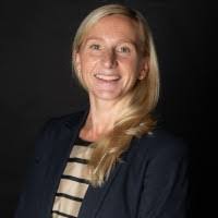 Elisa Howell's Instagram, Twitter & Facebook