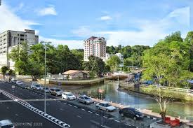 It was established in 1985 and has since become the largest university in the country in terms of student enrollment and curriculum offered. Brunei Darussalam Langka Ukuran Besar Di Negeri Mungil Halaman 1 Kompasiana Com