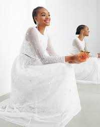 Eine günstige alternative zum langen hochzeitskleid ist ein kurzes brautkleid genau die richtige wahl für eine legere hochzeit wie eine gartenparty oder eine standesamtliche trauung. Asos Edition Marie Paillettenbesetztes Hochzeitskleid Mit Kurz Geschnittenem Oberteil Asos