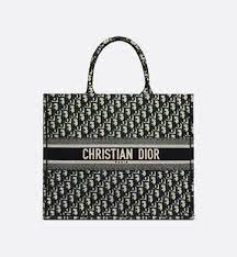 Самые новые твиты от dior (@dior): Dior Book Tote Bag Dior Oblique Stickerei In Blau Taschen Damenmode Dior