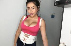 Te quiero novio, escribió la la influenciadora, que ya tiene varias decenas de likes. Yina Calderon Revelo La Extrana Razon Por La Que Duerme Con Su Padre