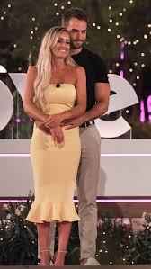 Seemingly enraged tweeters even demanded that she give up her hopes of finding. Laura Anderson Love Island Tv Show Final 12 Gotceleb