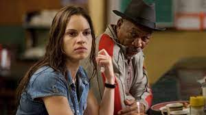 Like maggie, danger doesn't have much in the boxing world presented in million dollar baby, which critic rex reed calls a grim wasteland of dirty bars and cruel ringside cheers where. Kritik Zu Million Dollar Baby Epd Film