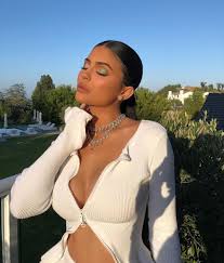 But whither the lip kits that made kylie cosmetics famous? Kylie Jenner Tonight In My Brand New Shimmer Eye Glaze From The Summer Collection Shade Aqua Inbella