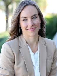 Road trips fuel colorful tales for Des Moines Storytellers