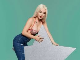 Promi big brother folgt in seiner konzeption der grundidee von big brother. Promi Big Brother Sat 1 Emmy Russ Tut So Einiges Um Bestimmten Mannern Naher Zu Kommen Tv