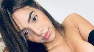 É casada com o humorista ceará, com quem tem uma filha, valentina. Fhav Ceeqfcifm