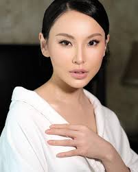 Kaofie: She is so happy she can't help but send me her selfie. Can you  guess she had ANYTHING done ? #kaofie