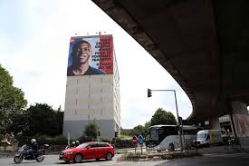 He is also a french international who has represented the nation 33 times already. Kylian Mbappe Frankreichs Held Aus Der Vorstadt