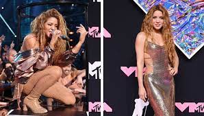 Shakira Shines at MTV VMAs 2023 in Gold Versace Look – WWD