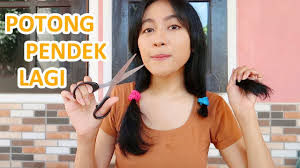 Karena kesesuaian antara bentuk wajah dan model rambut akan meningkatkan tingkat rasa percaya diri. Potong Rambut Pendek Lagi Youtube