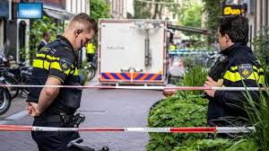 Dutch crime journalist, peter rudolf de vries, has died from his injuries after de vries was shot in the head in broad daylight after leaving a tv studio in amsterdam on july 6, where the popular crime. Peter R De Vries Shooting Of Investigative Reporter Stuns Dutch Bbc News