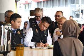 See more of pejabat kesihatan daerah hulu langat on facebook. Kkmalaysia Twitterissa Sekitar Operasi Penguatkuasaan Larangan Merokok Di Premis Makanan Oleh Pejabat Kesihatan Daerah Hulu Langat Di Sekitar Bandar Kajang Operasi Diketuai Pengarah Kesihatan Selangor Datuk Khalid Ibrahim Sebelah Petang Pula
