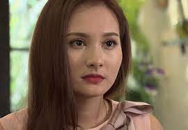 Đôi lúc cô bỡ ngỡ trong quá trình quay, đặc biệt ở cảnh tình cảm với quốc trường. Than Tháº¿ Qua Khá»© Báº¥t Ngá» Cá»§a Diá»…n Vien Hot Nháº¥t Vá» Nha Ä'i Con Co Thai Khi Ä'i Há»c