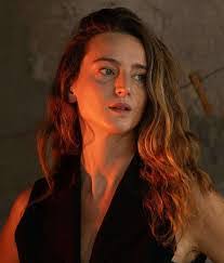 Jessica Draper's Instagram, Twitter & Facebook