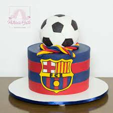 Una celeste y blanca con el número 10 y la otra más común con crema, dulce de leche y chocolate. Ideas Para Fiestas De Futbol Barcelona Tarjetas Imprimibles Tortas De Cumpleanos De Futbol Fiestas De Futbol Pastel Del Barcelona