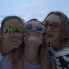 Daisy Mcdowell's Instagram, Twitter & Facebook