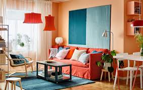 Grâce à quelques astuces déco bien pensées ou un jeu de matières et de couleurs bien placé, faites de votre ancien sofa l'élément central du salon, sans vider votre. Relooker Son Canape Ikea Sans Tout Changer Madame Decore