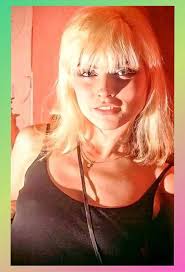 Debbie Harry of Blondie "Dreaming" 🎶🎶🎶When I met you in the restaurant  You could tell I was no debutante You asked me what's my pleasure "A movie  or a measure?" I'll have
