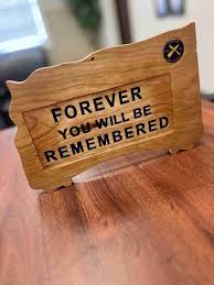 Artists gift plaques to honor fallen Sgt. Donald Scoby; radio call number  retired by department in remembrance