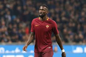 Antonio rüdiger verletzt sich im ersten training, verdreht sich das knie. Antonio Rudiger Druckt As Rom Gegen Manchester United Die Daumen Fussball Nachrichten De