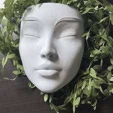 Marilyn Perla's Instagram, Twitter & Facebook