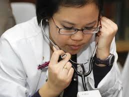 Hopkins' medical students learn to use their stethoscopes