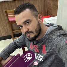 It doesn't get much more “Vermont” than this! The Howe Covered Bridge and  Howe Barns in Tunbridge. 📸: Vermont By a Vermonter