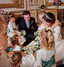 See a recent post on tumblr from @melhoreseremdois about princesa eugenie. Charlotte Filha De Kate Middleton Rouba A Cena Em Foto Do Casamento De Princesa Eugenie Estrelando
