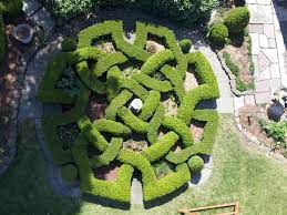 Tudor knot gardens are less formal and ornate than french parterres and knots of the renaissance, but are more accessible. English Knot Garden Landscape Design Gothic Garden Garden Design Images