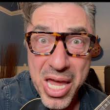 Why are you lugging around your bulky & heavy pedalboard? Travel  hassle-free with the highly integrated pedals with a handle. All  integrated, it's no bigger than a paperback book and fits in